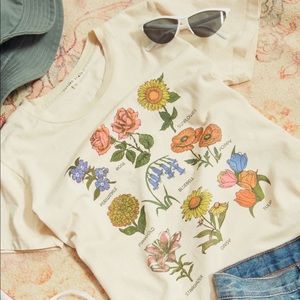 💐NWT UO Future State Flower Chart Tee